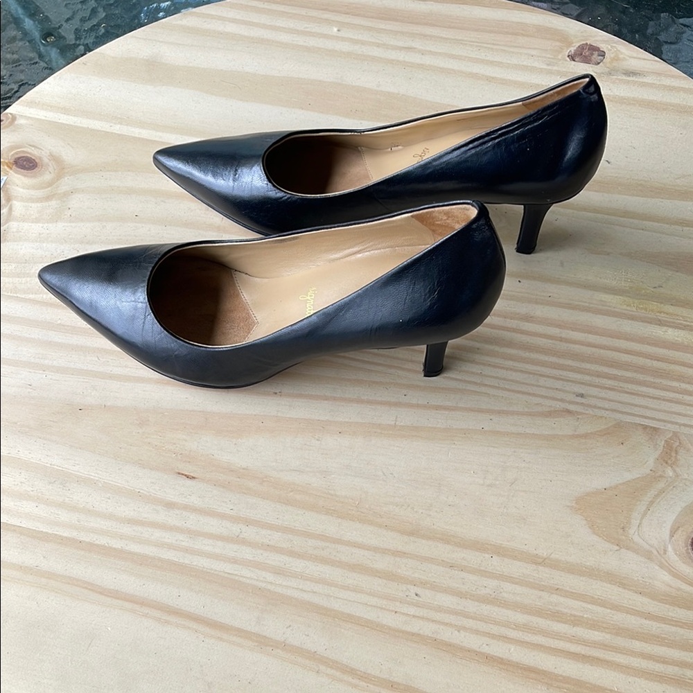 Trotters Black Heels Classic Pointed-Toe Pumps - Picture 6 of 16